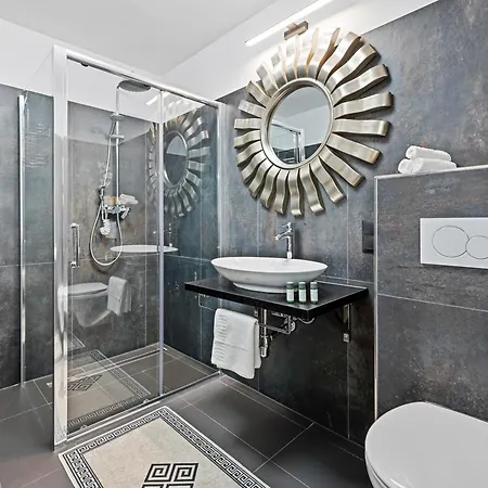 Sky9 Homes & - Vienna South Villa