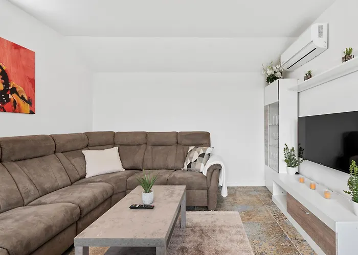 Sky9 Homes & - Vienna South *