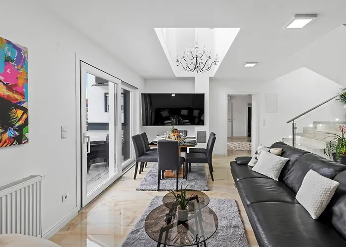 Sky9 Homes & - Vienna South Βίλα *