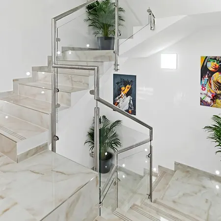 Sky9 Homes & - Vienna South Villa *