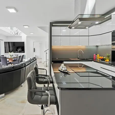 Sky9 Homes & - Vienna South Villa