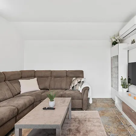Sky9 Homes & - Vienna South *